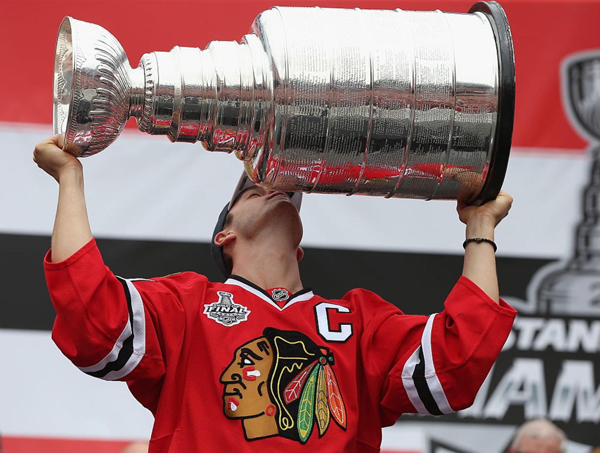 Trzy razy zdobył Puchar Stanleya. Legenda Chicago Blackhawks zakończyła karierę