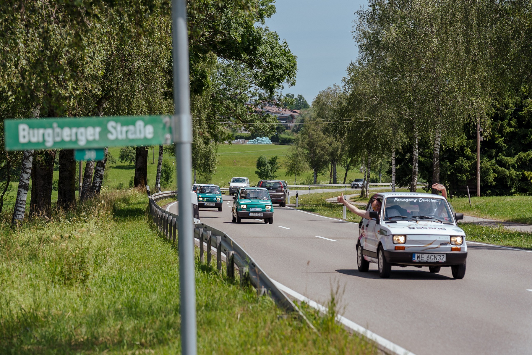 Wielka Wyprawa Maluchów już w Szwajcarii. Już 350 tys. zł na koncie