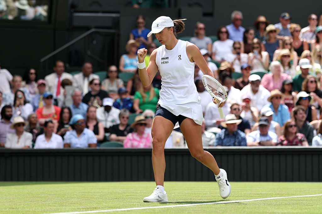 Experts praise Świątek after dominant 6:1, 6:3 win over Plíšková at Wimbledon
