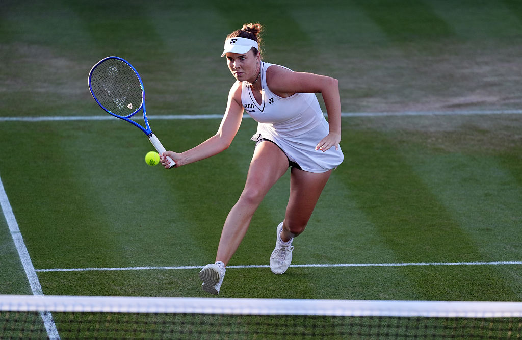 Noskova awansuje na Wimbledonie po odwróceniu losów meczu z Osorio