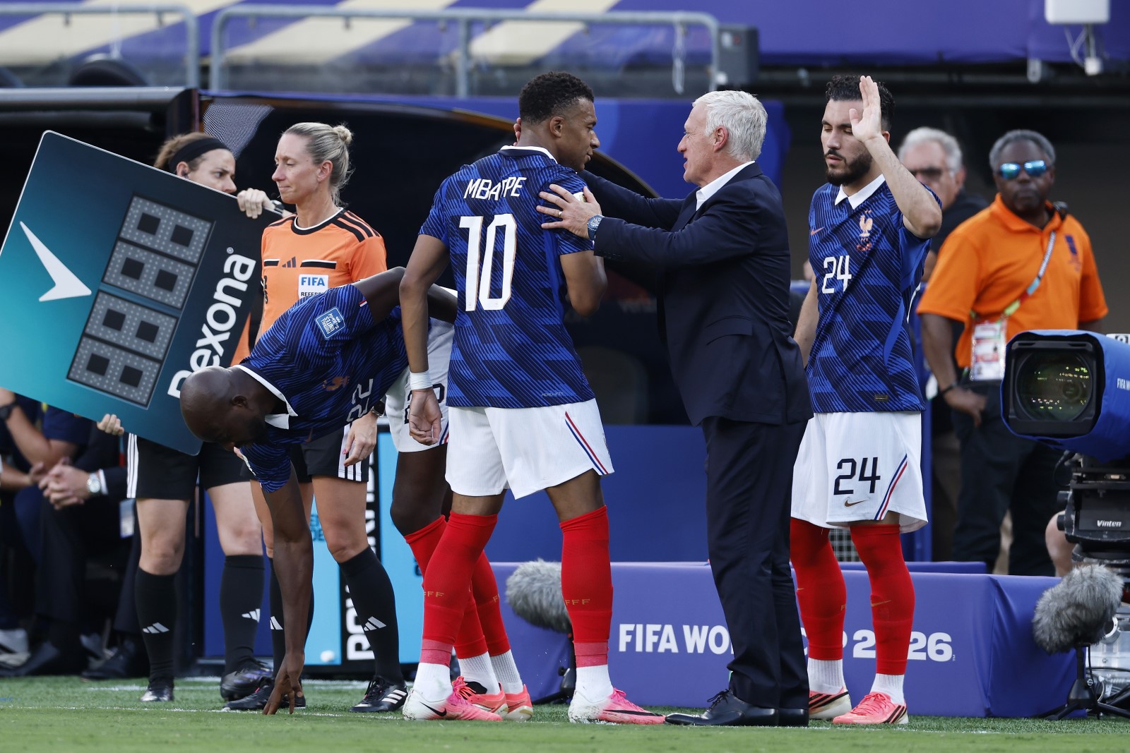 Deschamps Had Two Biggest Substitutes Shield Mbappé After Final Whistle