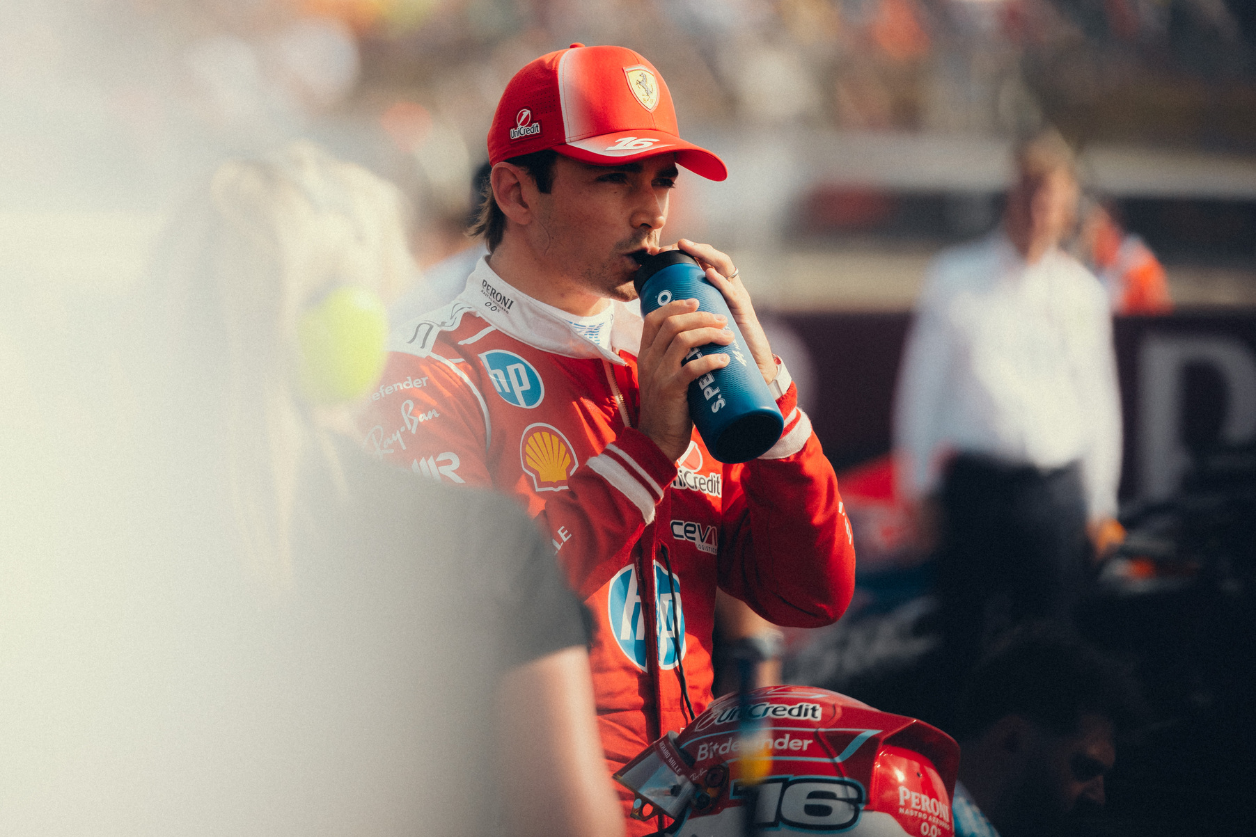 Ależ zwrot akcji w F1. Mercedes podarował Ferrari wygraną na tacy