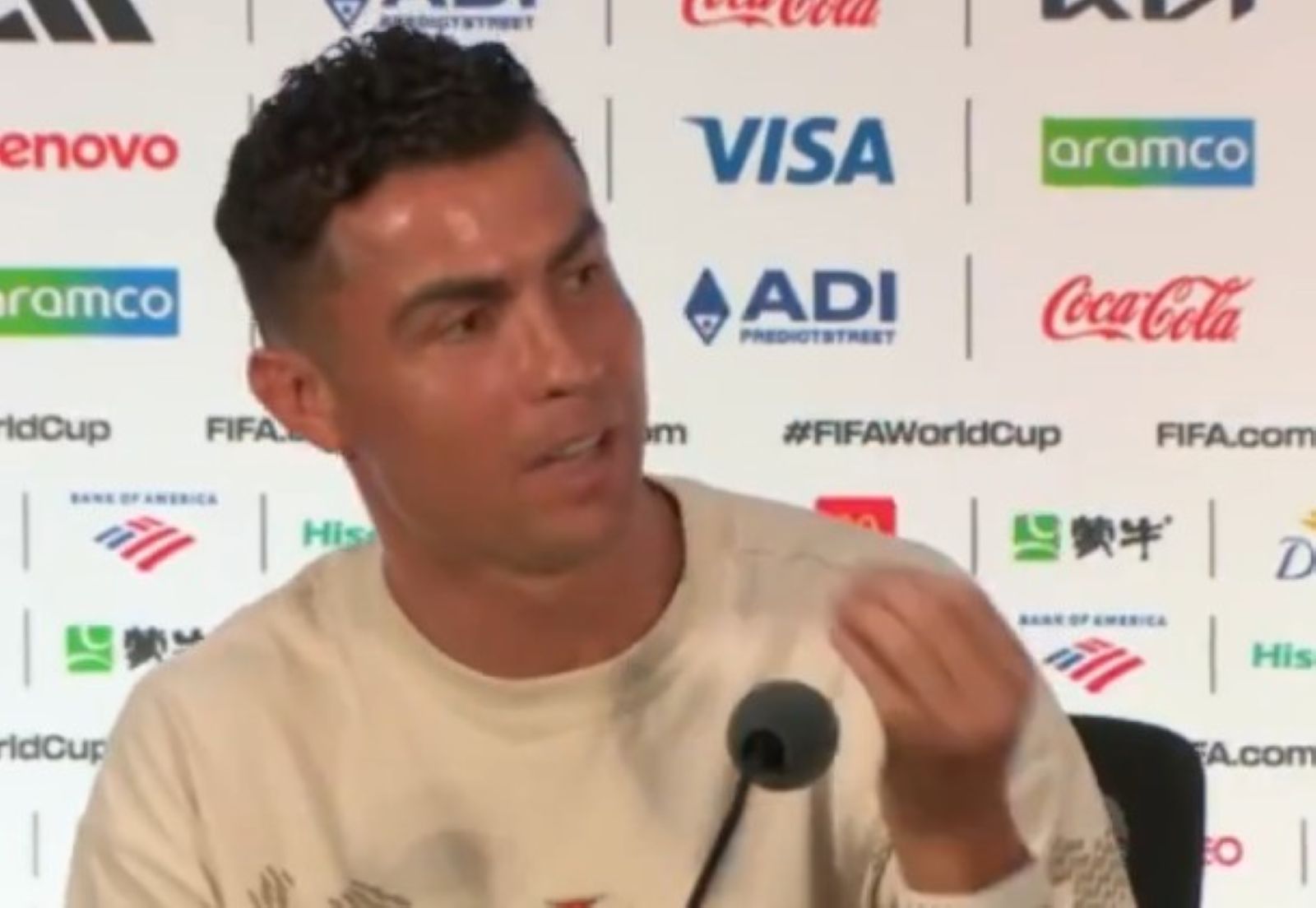 Ronaldo: Stewardessa odwróciła wzrok, bo go nie lubi