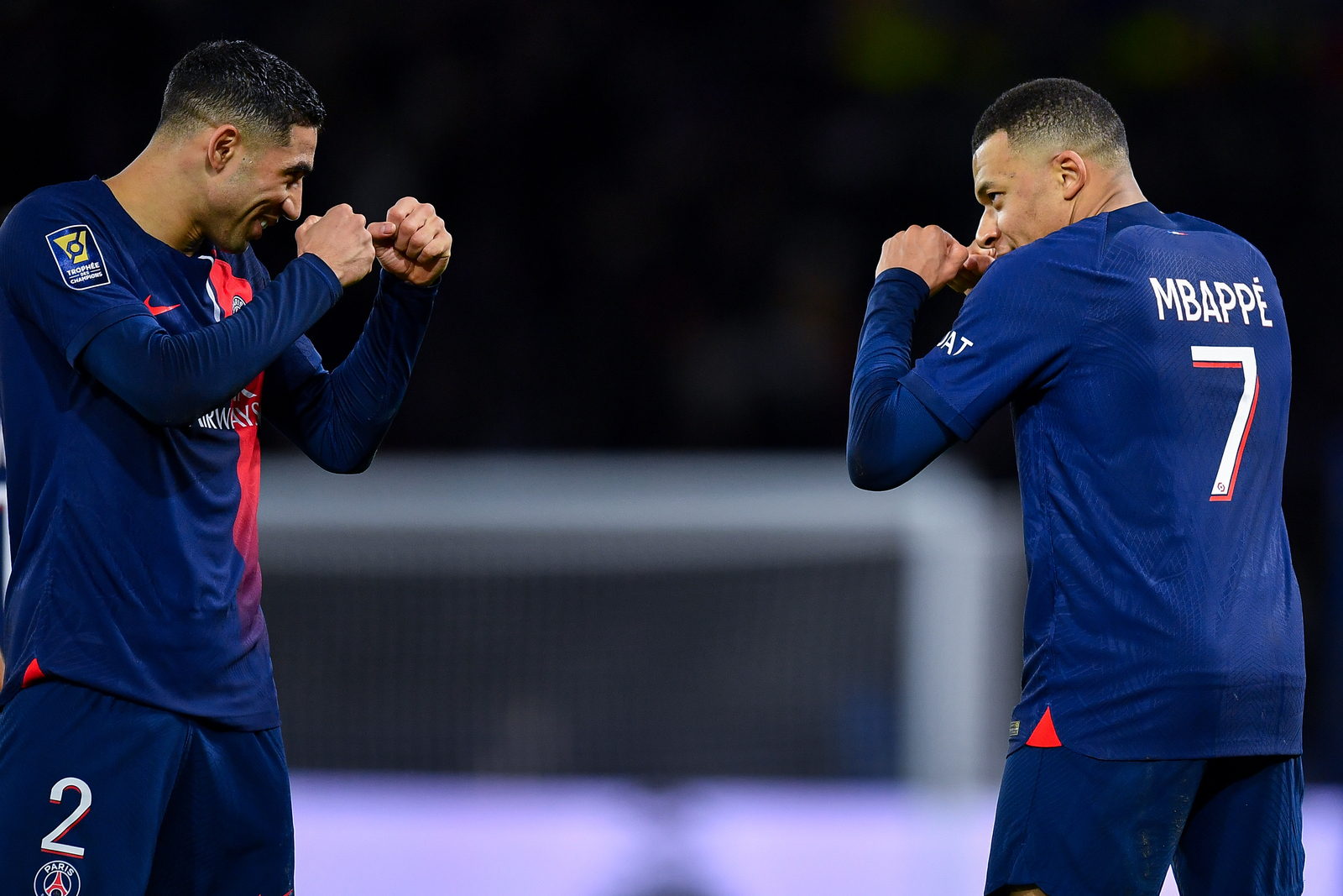 Przyjaźń Mbappe i Hakimiego wystawiona na próbę. Na boisku i poza nim