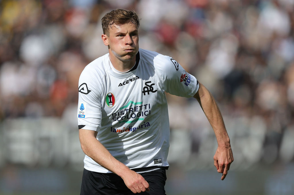 Polish midfielder Szymon Żurkowski parts ways with Spezia