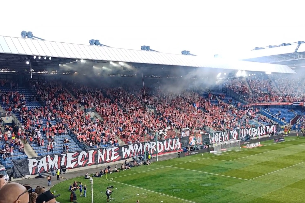 Transparent na stadionie Wisły Kraków. Przekaz w sprawie Wołynia