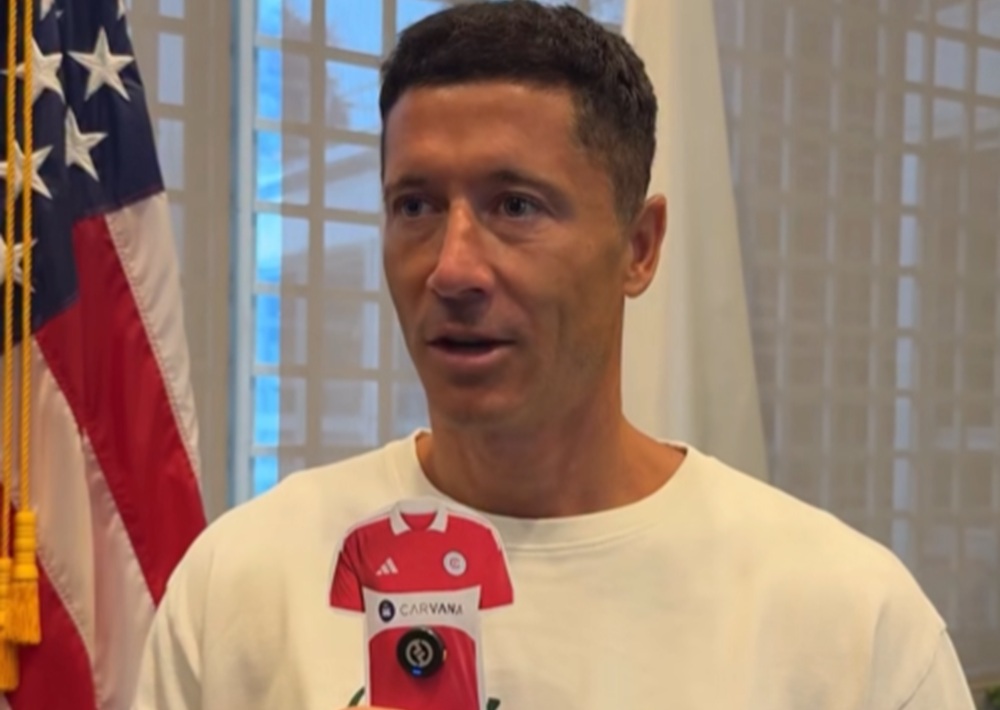 Lewandowski w ambasadzie. Dostał serię pytań. Jest nagranie