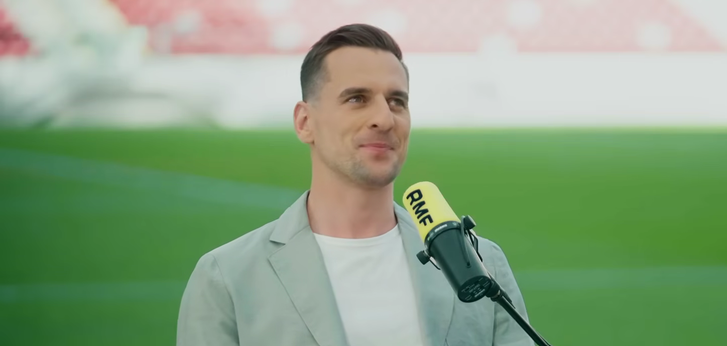 Był w związku, a reklamował Tindera. "Jest mi wstyd"