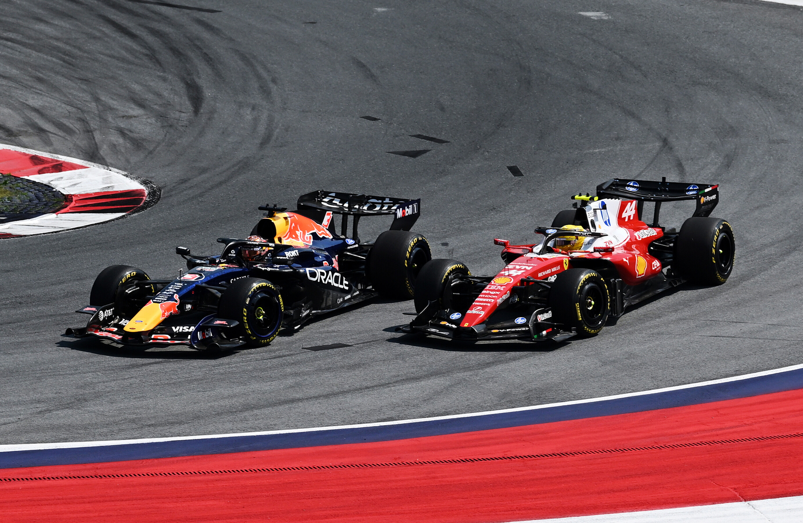Zakulisowe gierki Red Bulla w F1. Chce uderzyć w Ferrari