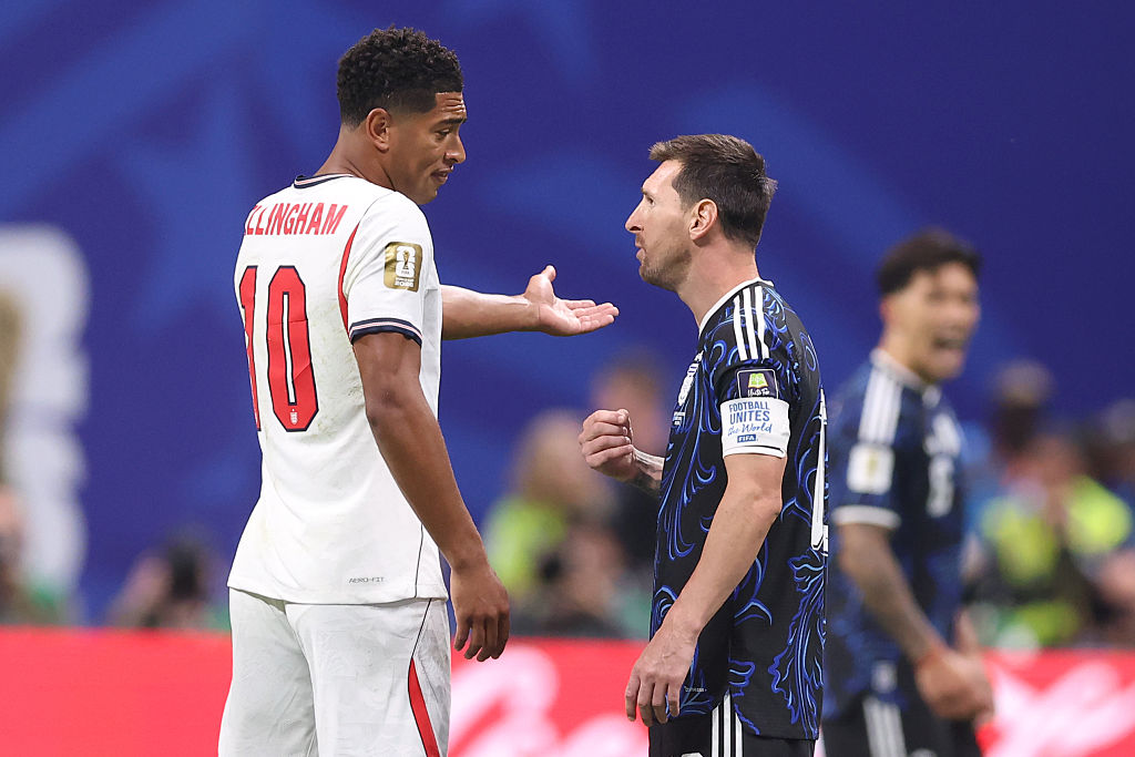 Wyczytali z ruchu warg, co Messi mówił do rywala. "Mina, która mówiła wszystko"