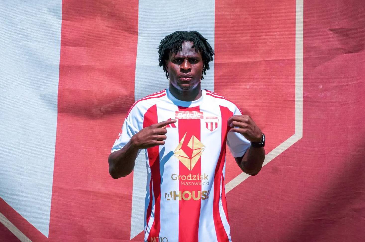 Transfer Pogoni Grodzisk Mazowiecki. Nigeryjczyk podpisał umowę