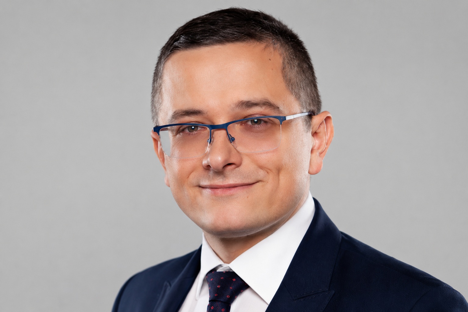 To on ma zostać nowym szefem POLADY. Wiadomo, kto podejmie decyzję
