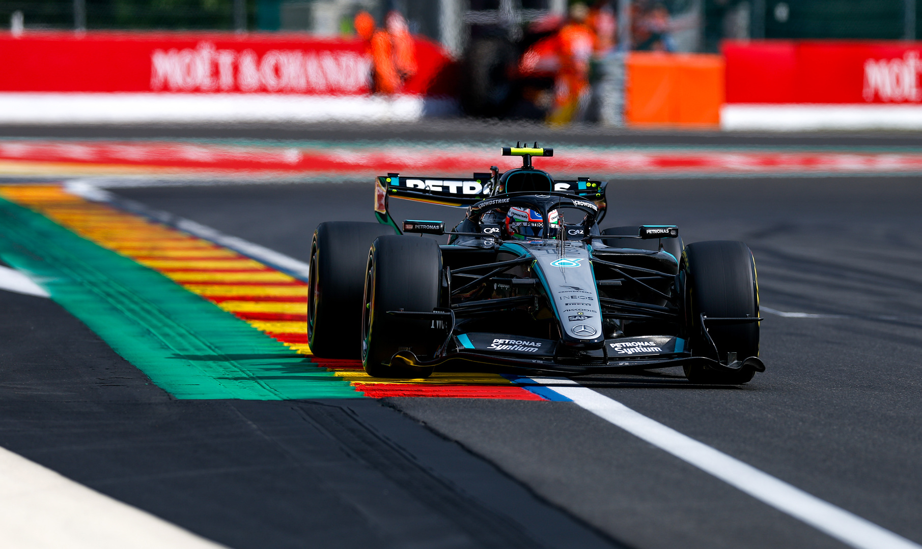 Pole position dla 19-latka. Nowa gwiazda Mercedesa nie przestaje zaskakiwać