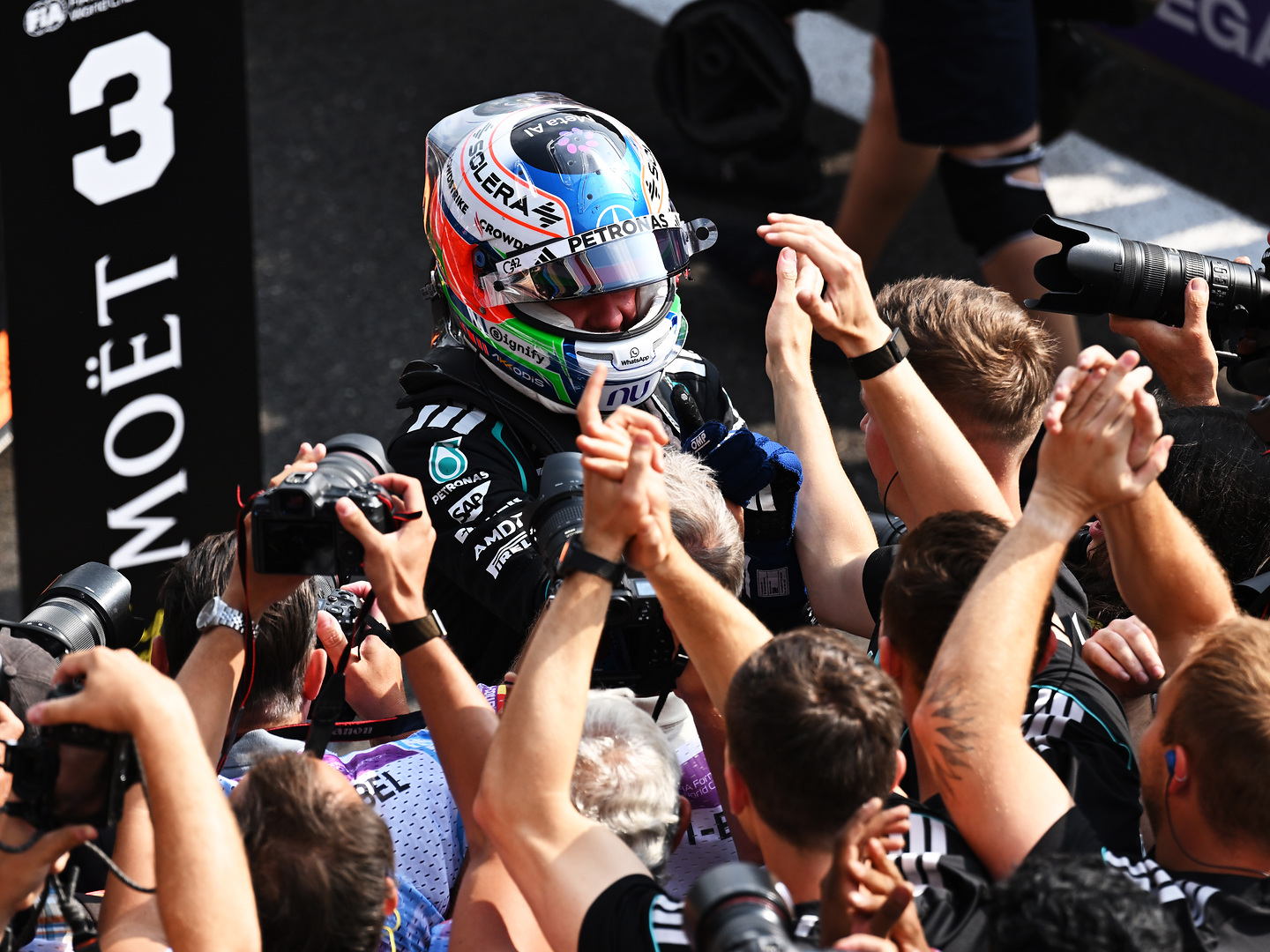 Ogromna różnica punktowa w Mercedesie. 19-latek mknie po tytuł w F1
