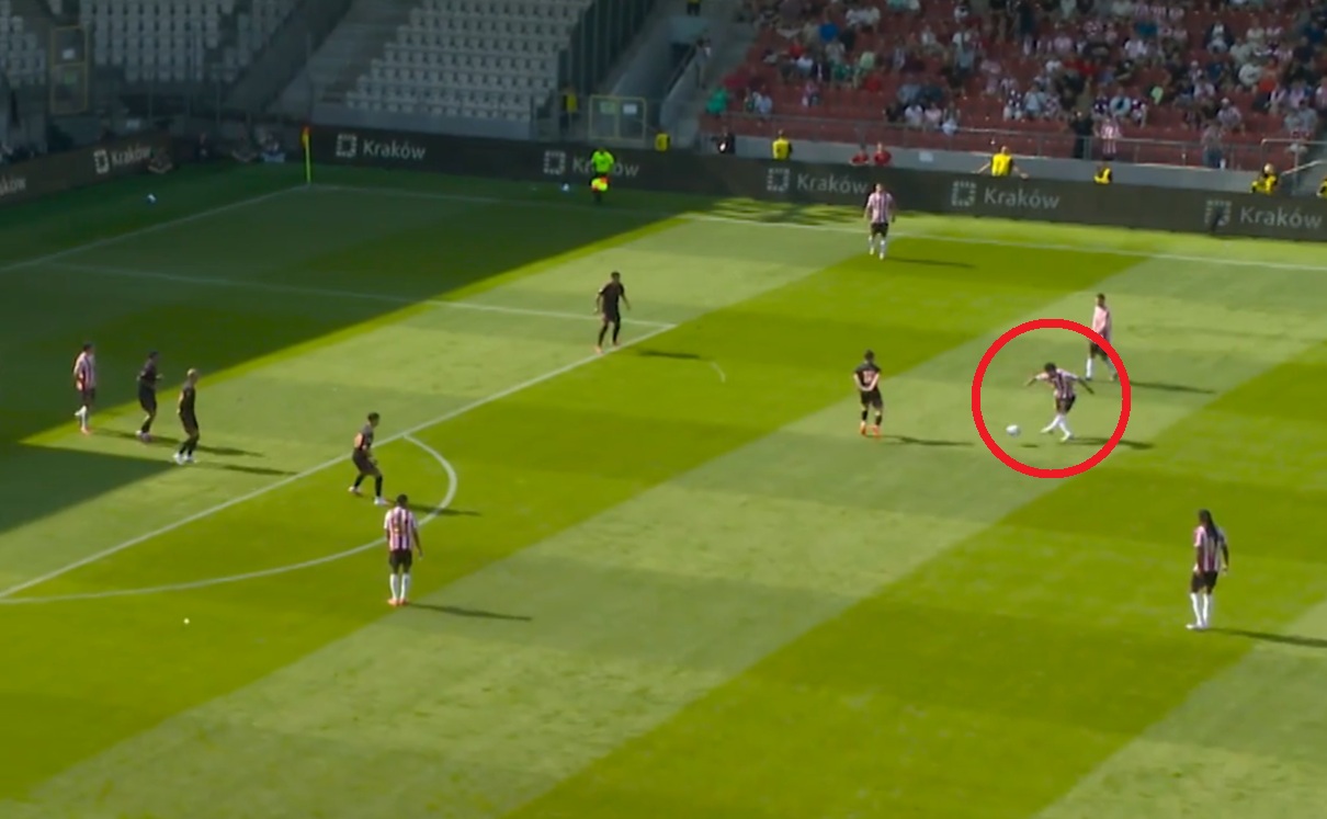 Genialny gol piłkarza Cracovii. Bramkarz Sevilli choćby się nie ruszył