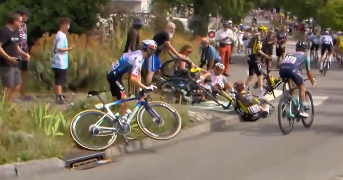 Koszmarny wypadek. Zwycięzca Tour de France musiał się wycofać