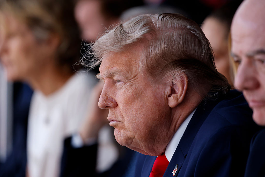 Była 10. minuta. Kamera pokazała po raz pierwszy Trumpa. Oto, co zrobił