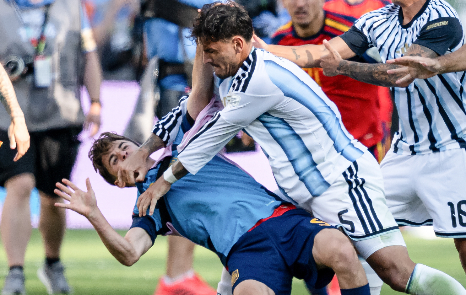 Paredes and Molina brawl overshadows Argentina's poor World Cup final display