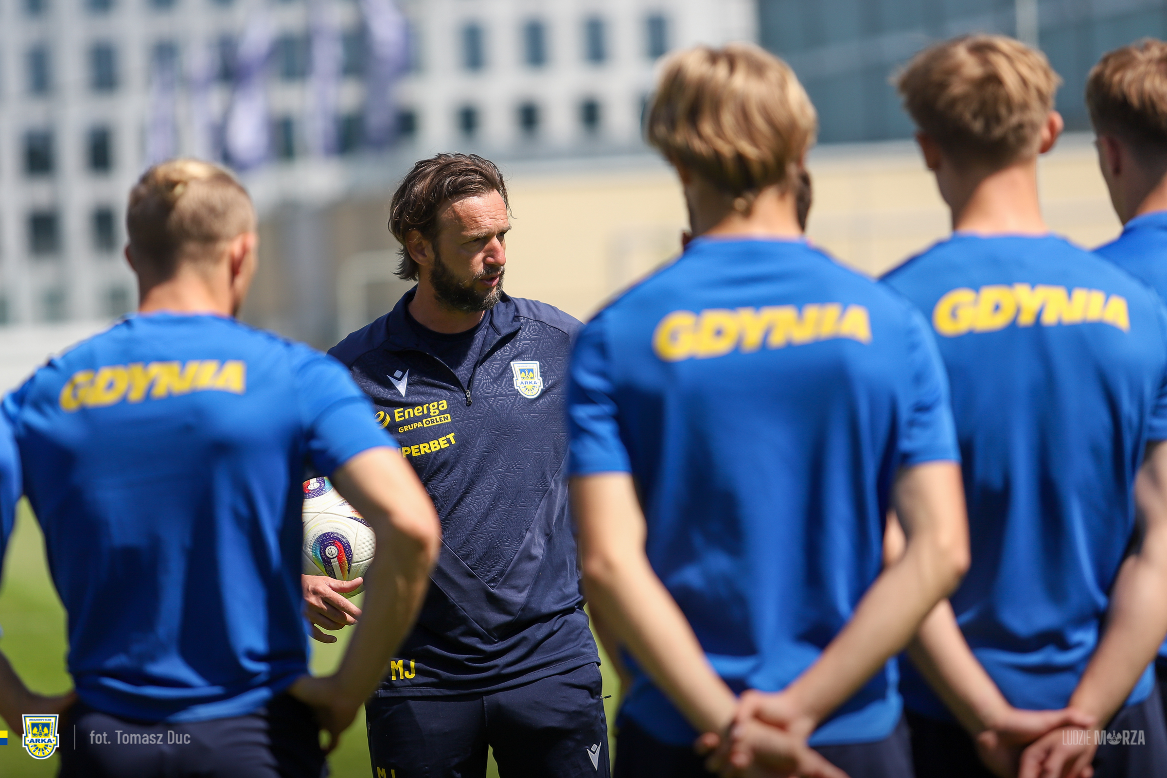 Trener Arki wskazał cel na sezon. Spodziewa się kolejnych transferów