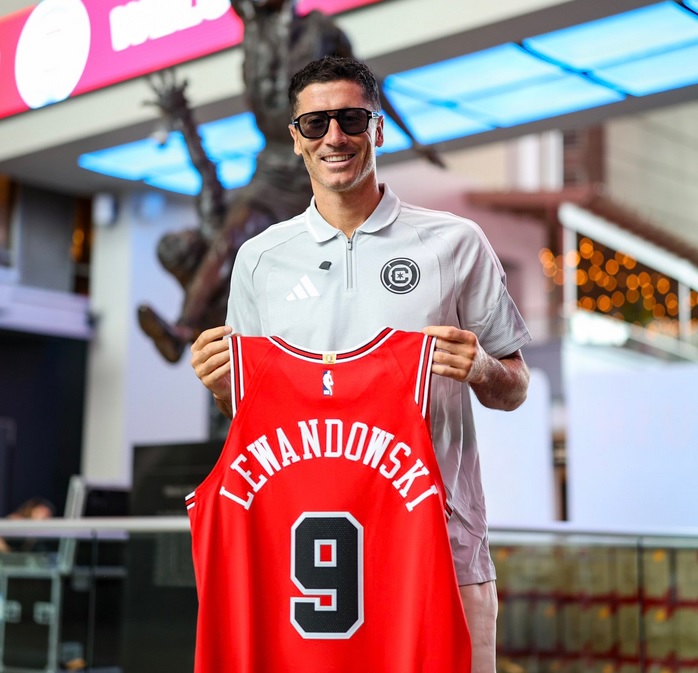 Lewandowski visits Chicago Bulls HQ ahead of his Chicago Fire debut
