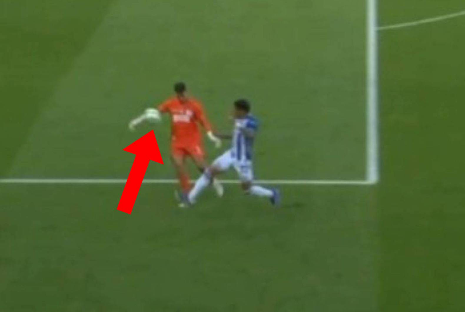 AGF Goalkeeper Red-Carded After VAR Review in Match Against Lech Poznań