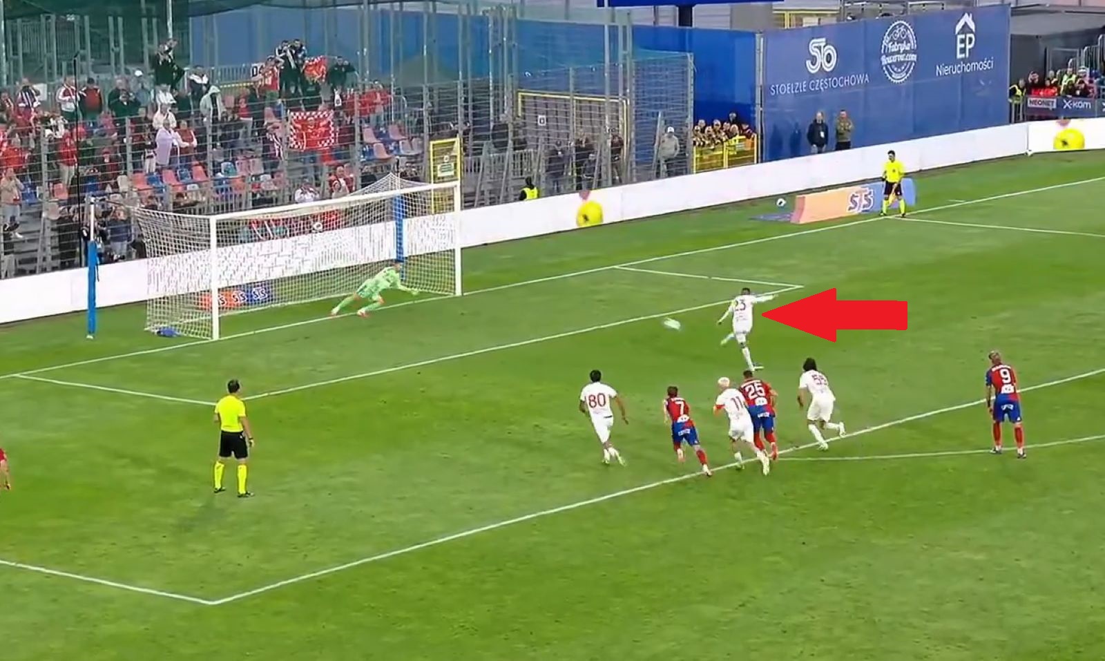 Raków miał mnóstwo szczęścia. Zobacz, co zrobił rywal przy rzucie karnym