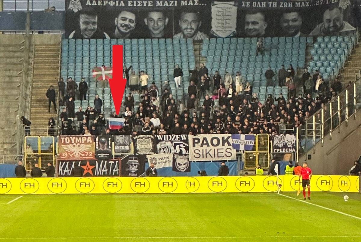 Rosyjska flaga na stadionie w Lublinie. W sektorze byli Polacy