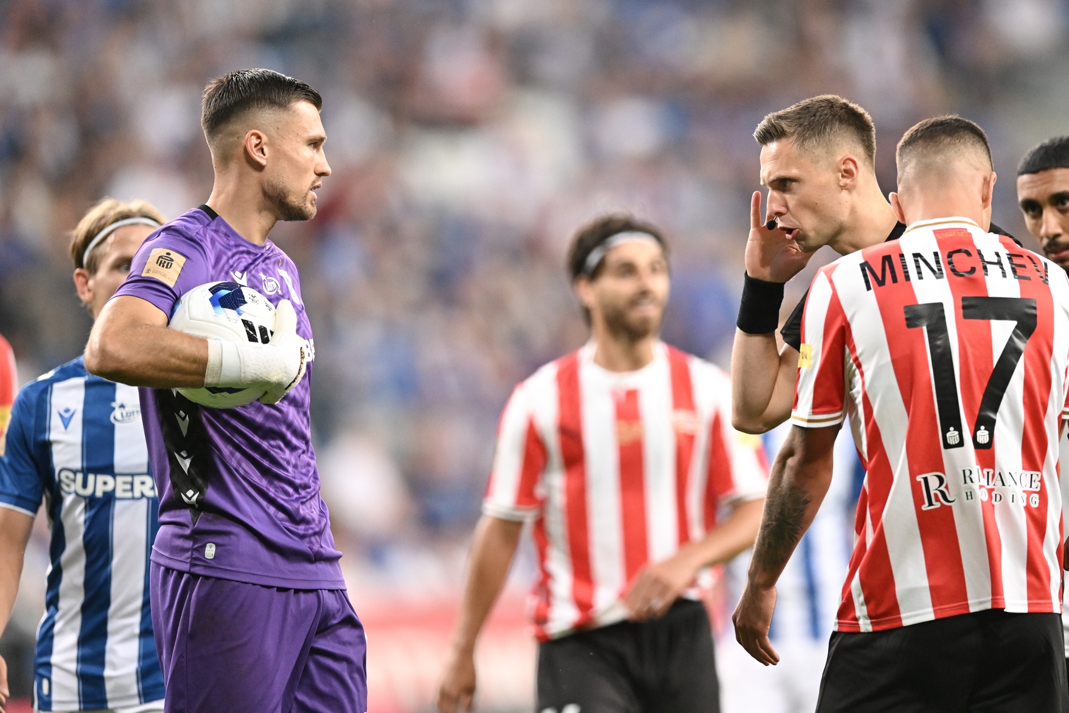 VAR uratował Lecha Poznań. PZPN wyjaśnia brak czerwonej kartki dla bramkarza
