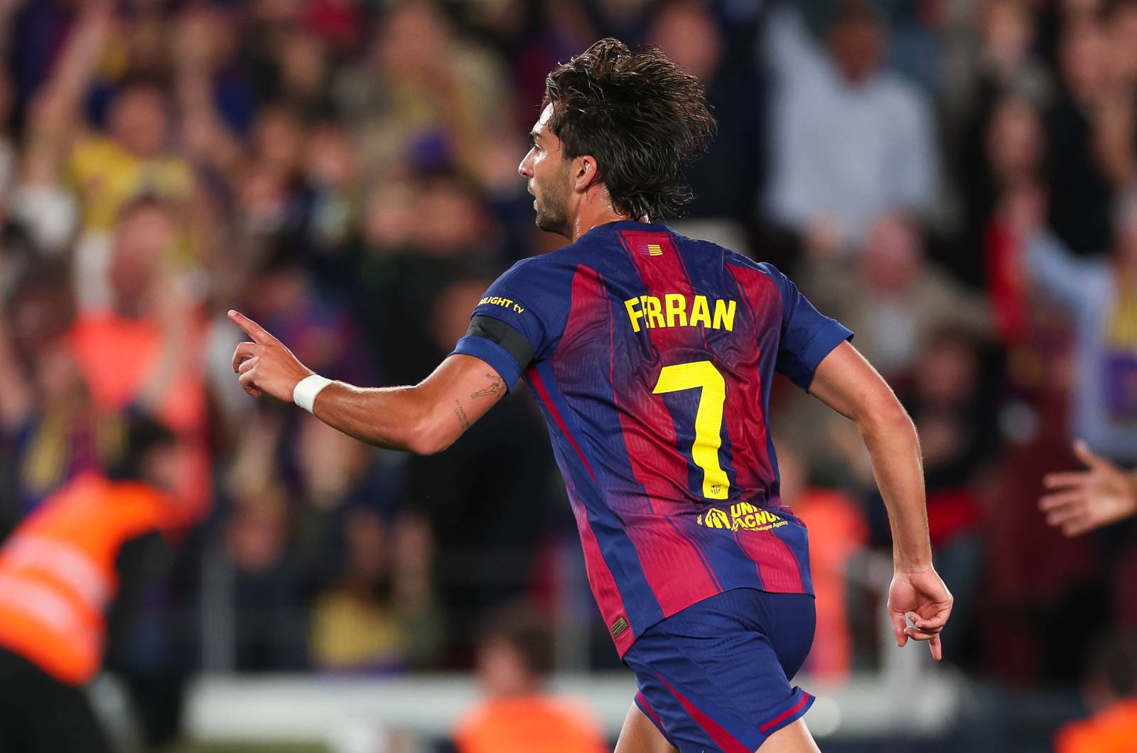 Barcelona sprzeda Torresa pod jednym warunkiem. PSG naciska