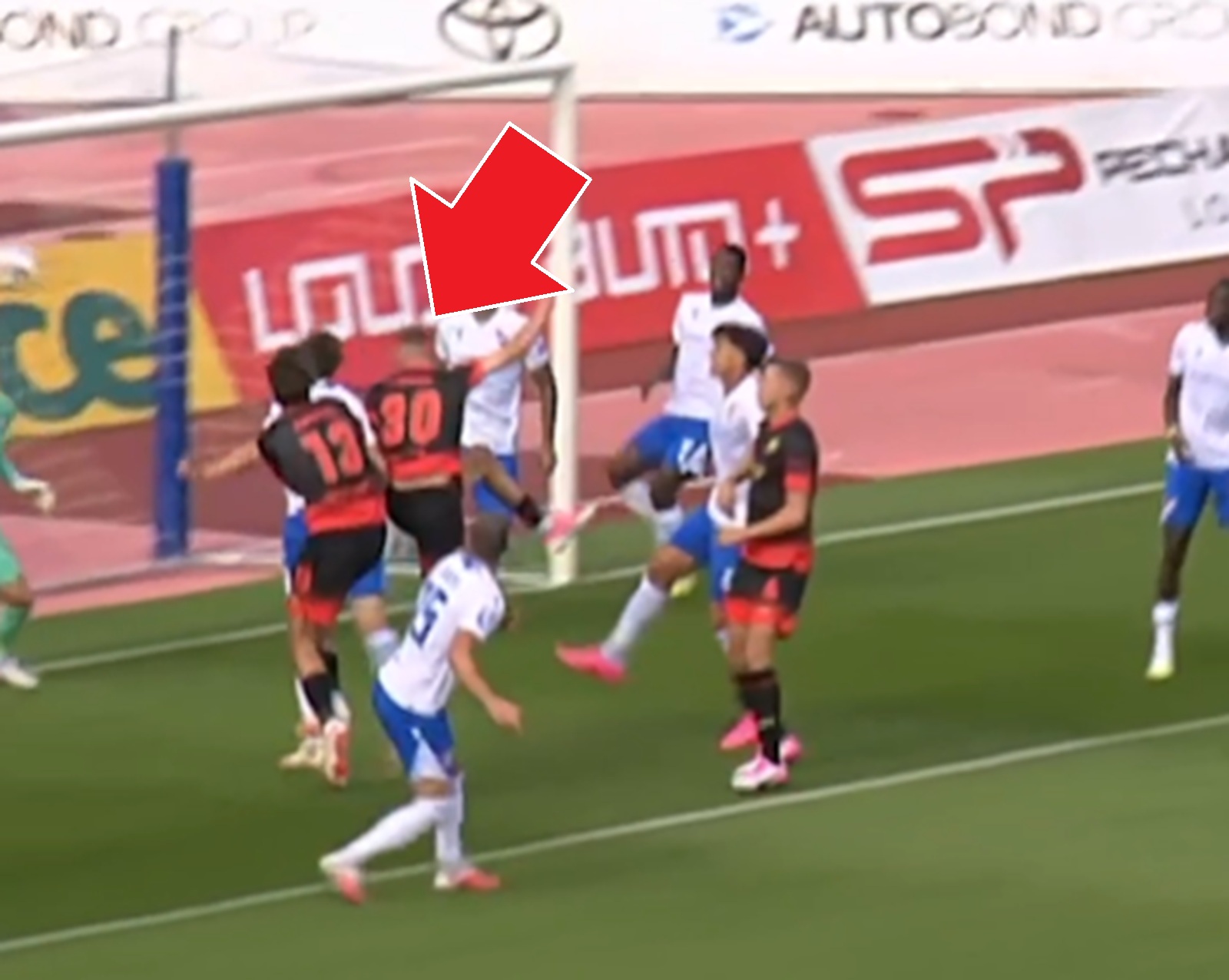 Wiktor Nowak scores again for Slavia Prague — his third goal of the season
