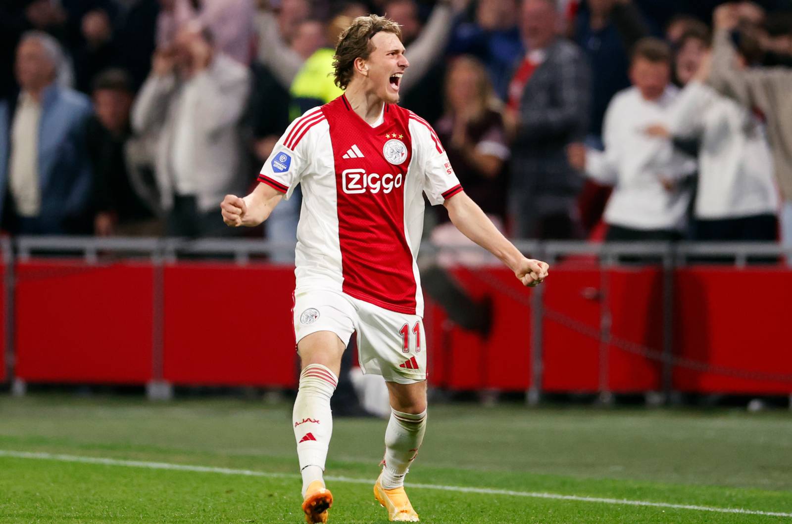 PSG rusza po gwiazdę Ajaxu. Chcą ją również kluby Premier League