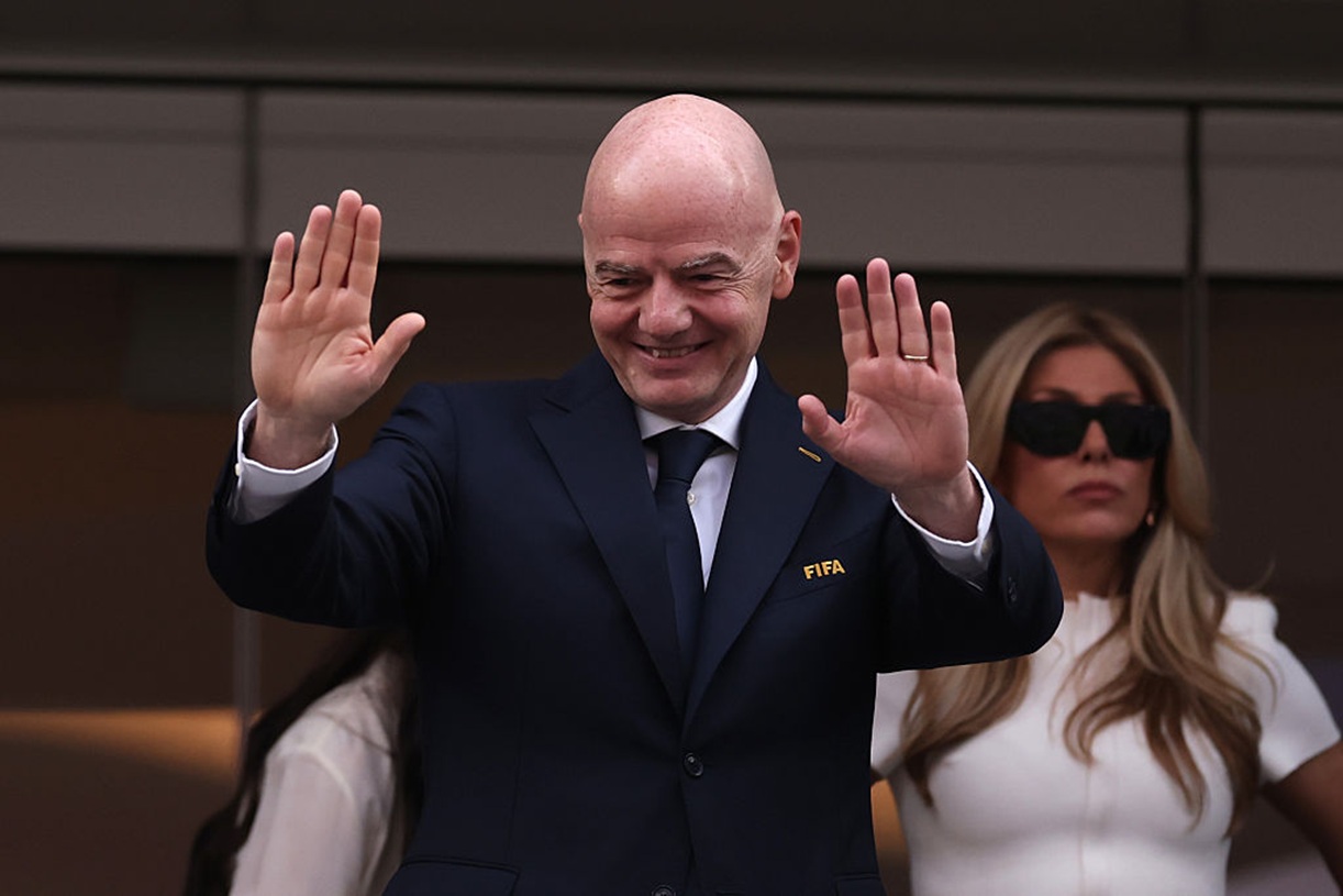 Szokująca kwota. Tyle miał zarobić Infantino za sprzedaż mistrzostw świata