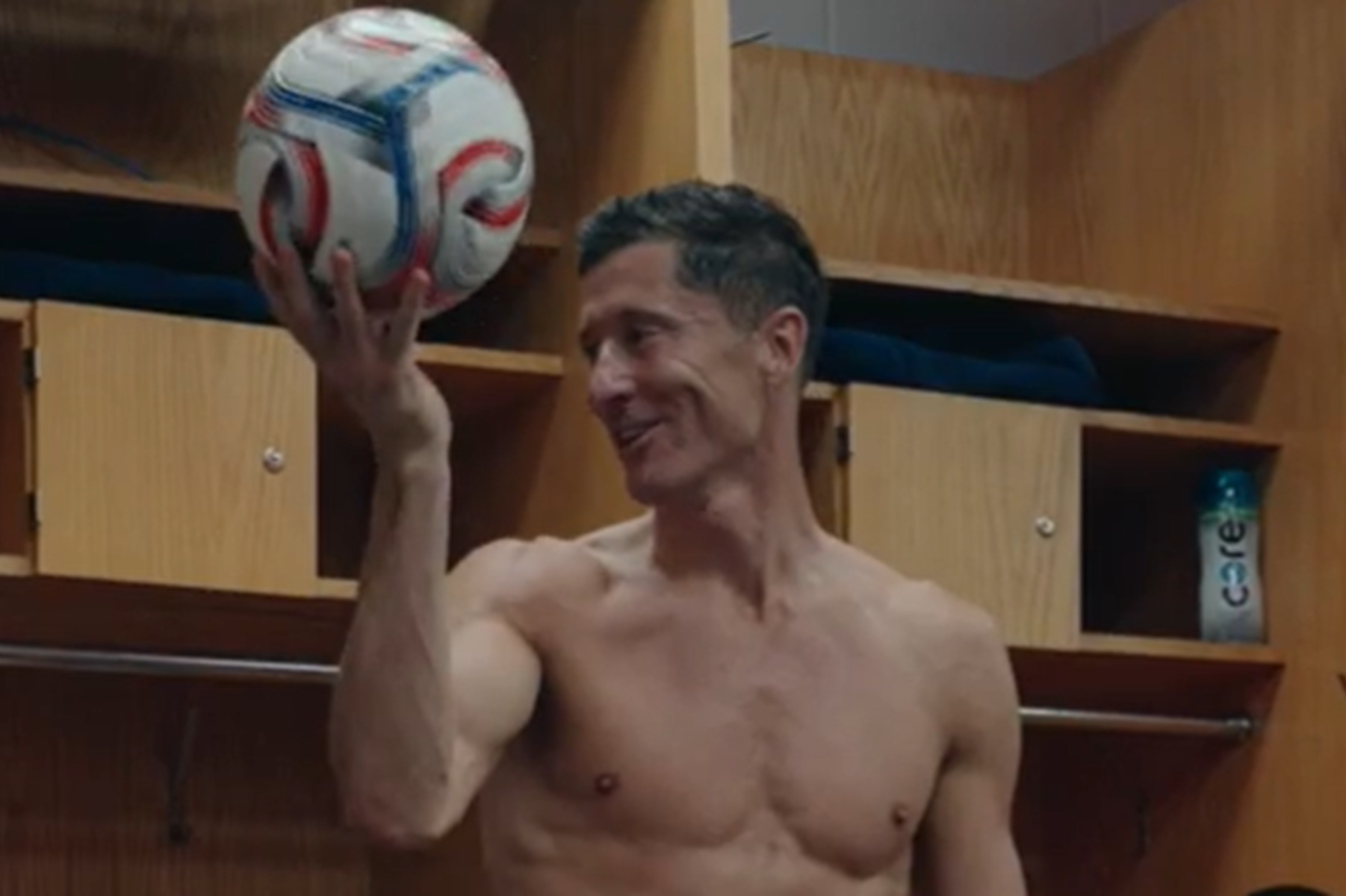 Pokazali nagranie z szatni. Lewandowski wygłosił przemowę