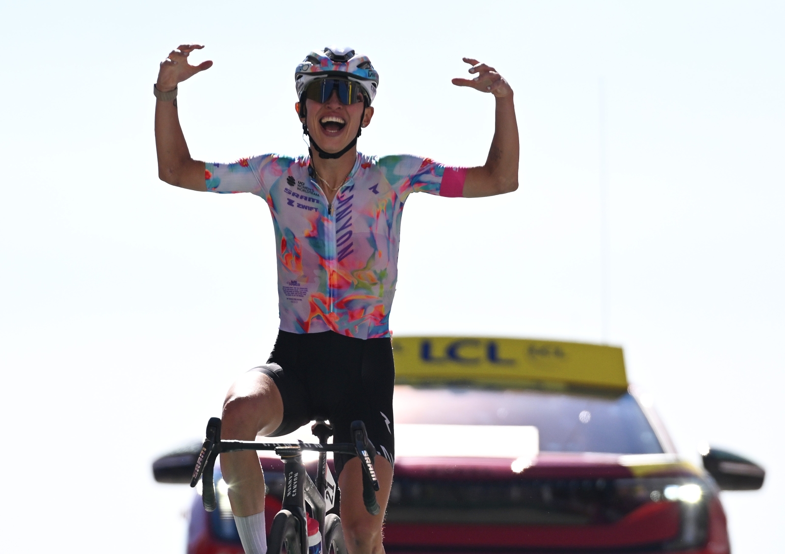 Niewiadoma wygrała etap na Mont Ventoux i przejęła żółtą koszulkę Tour de France