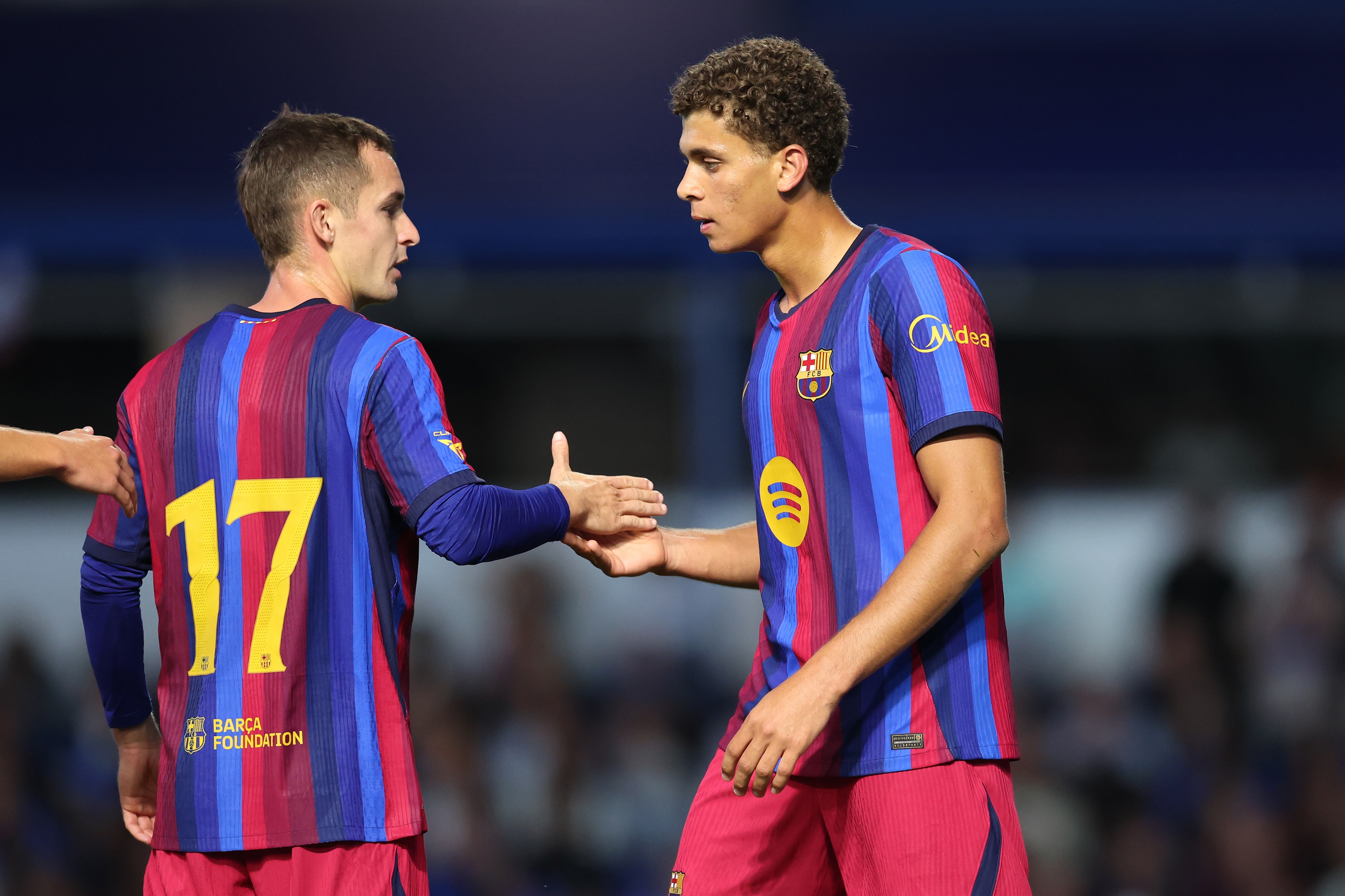 Barca wypycha piłkarzy z klubu. Chce na nich zarobić