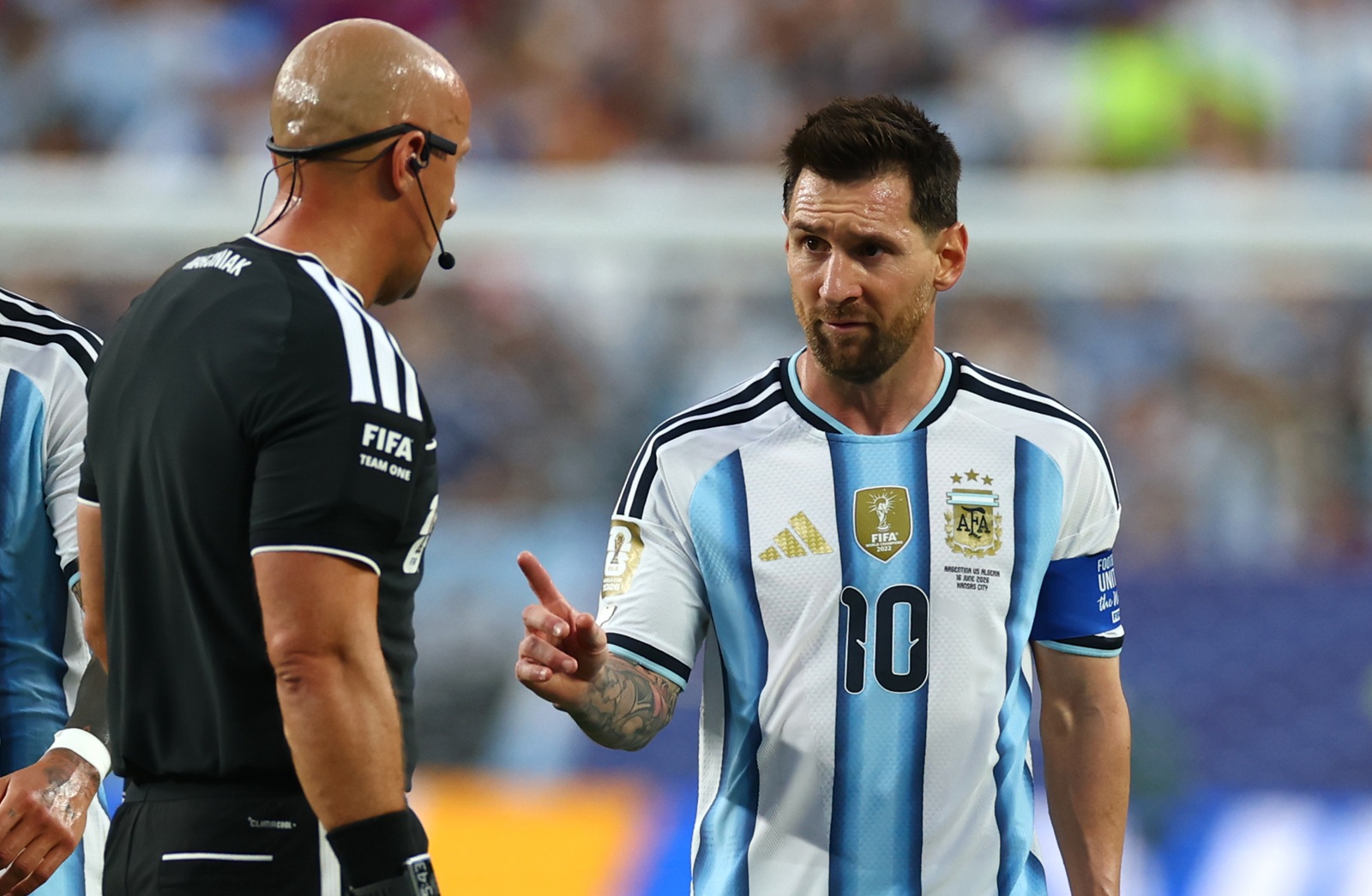Messi podszedł do Marciniaka. "Co mi powiedział? Niedługo się dowiecie"