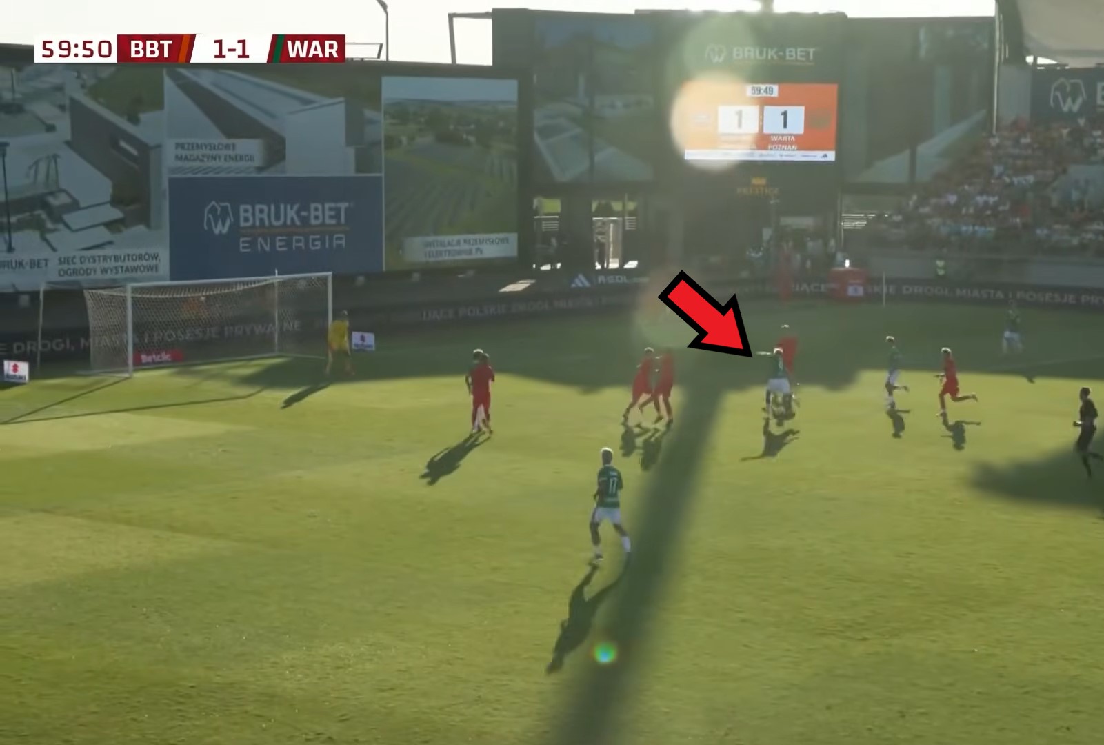Kapitalny gol dał wygraną Warcie. Co za strzał [WIDEO]
