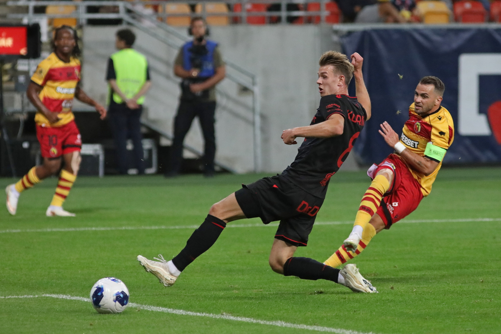 Zabójcze trzy minuty Widzewa w Białymstoku! Pierwsza wyjazdowa wygrana od prawie pół roku