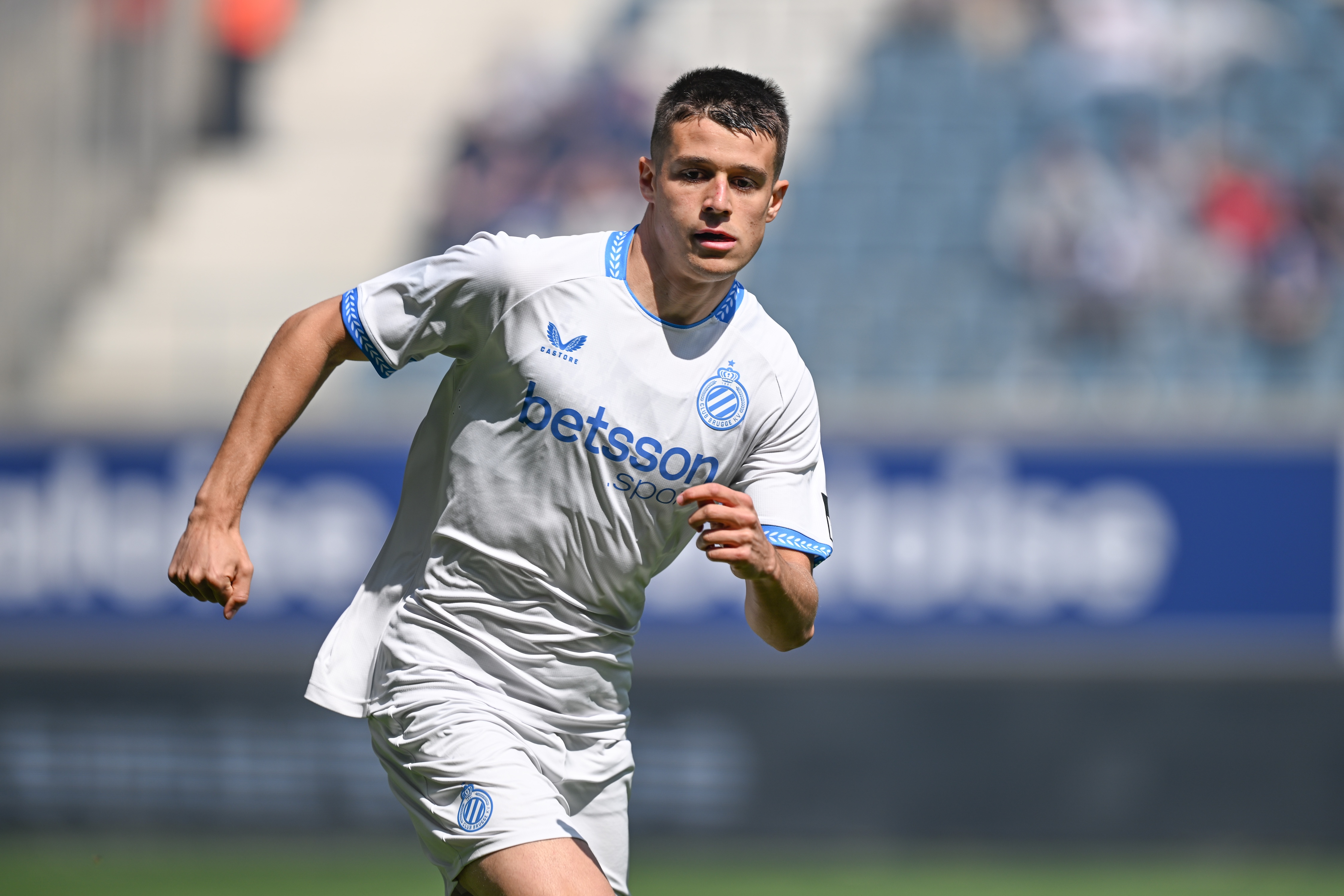 Wróżą mu olbrzymią karierę. Barca, Chelsea i United w grze o młody talent