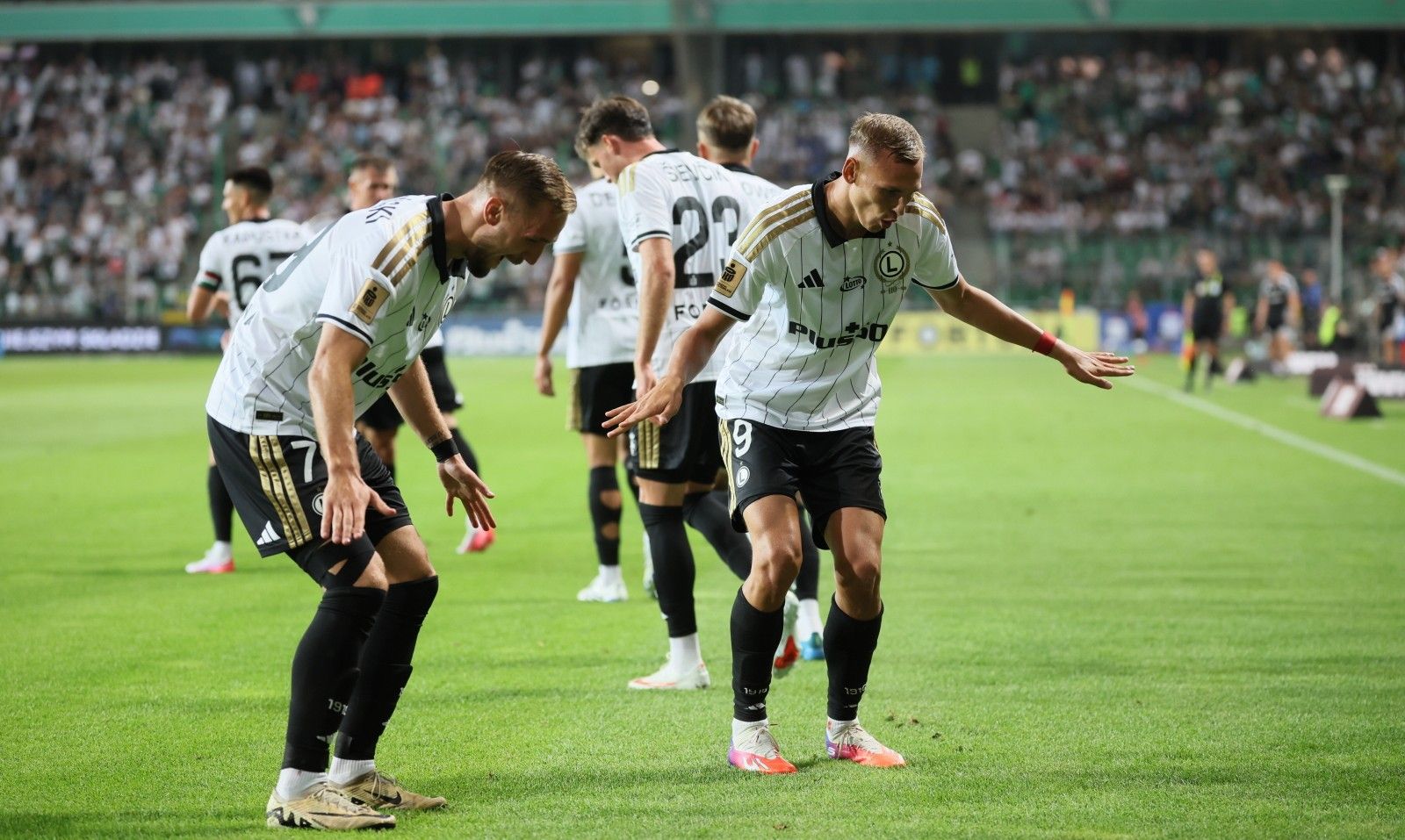 Zapłacili 40 tys. Media: tyle Legia mogła zarobić na napastniku
