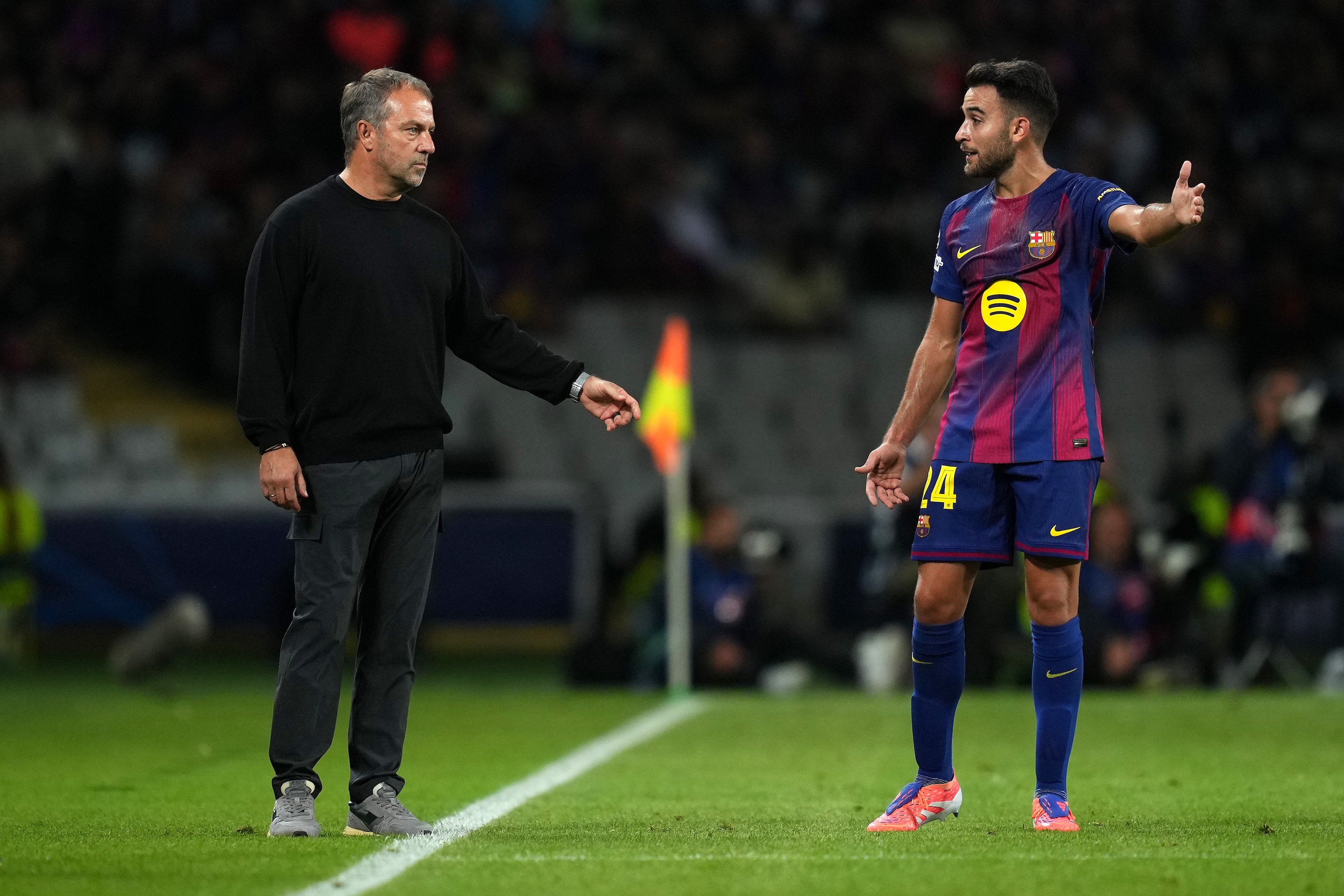 Jasna deklaracja Flicka. Zmiana hierarchii na prawej obronie FC Barcelony