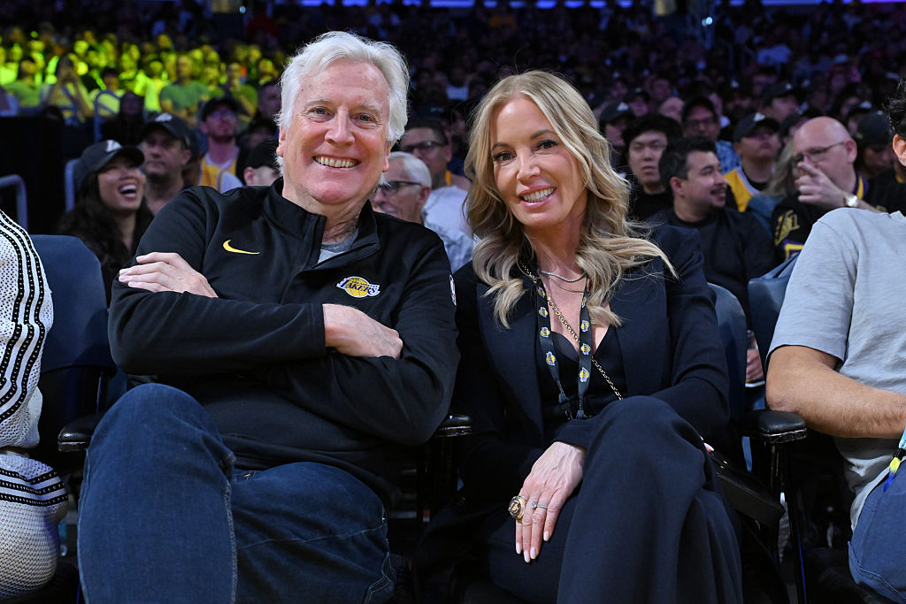 Słynna rodzina sprzedaje ostatnie udziały w Los Angeles Lakers