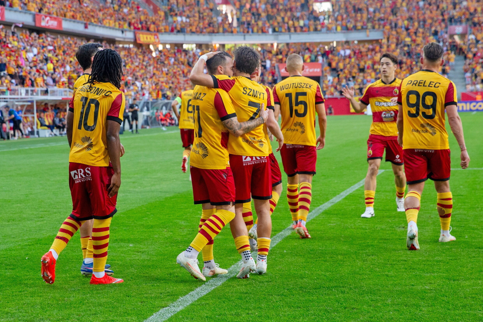 Ostatni krok do Ligi Europy. Lech i Jagiellonia blisko milionów euro