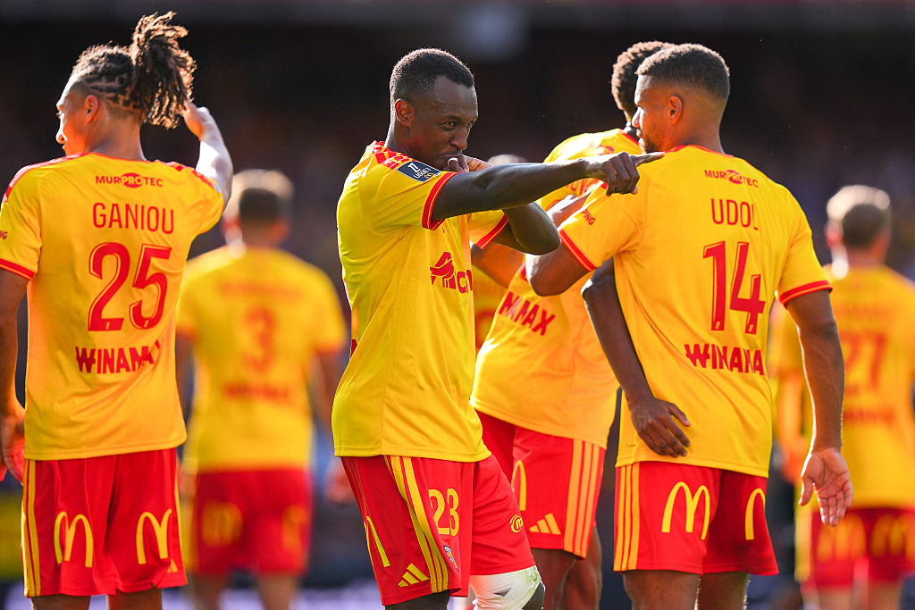 Siedem goli w meczu RC Lens. Asysta Michała Skórasia