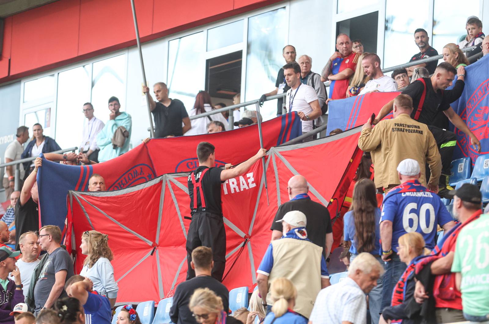 Piast vs Legia match halted as medics resuscitate fan in stands