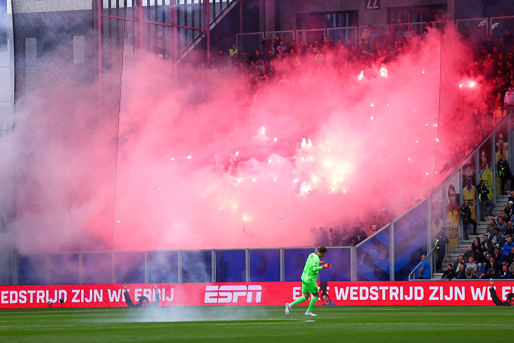 Skandaliczne zachowanie kibiców. Mecz przerwany