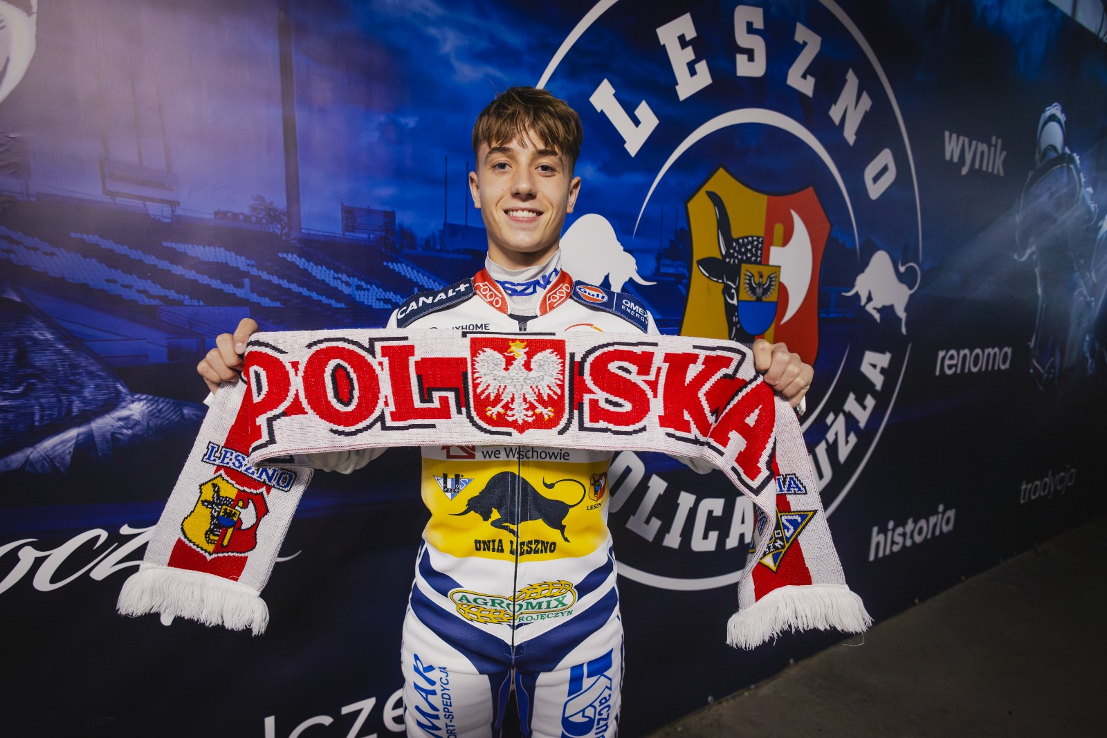 Biało-czerwone szaliki na PGE Narodowym. Organizatorzy apelują do kibiców