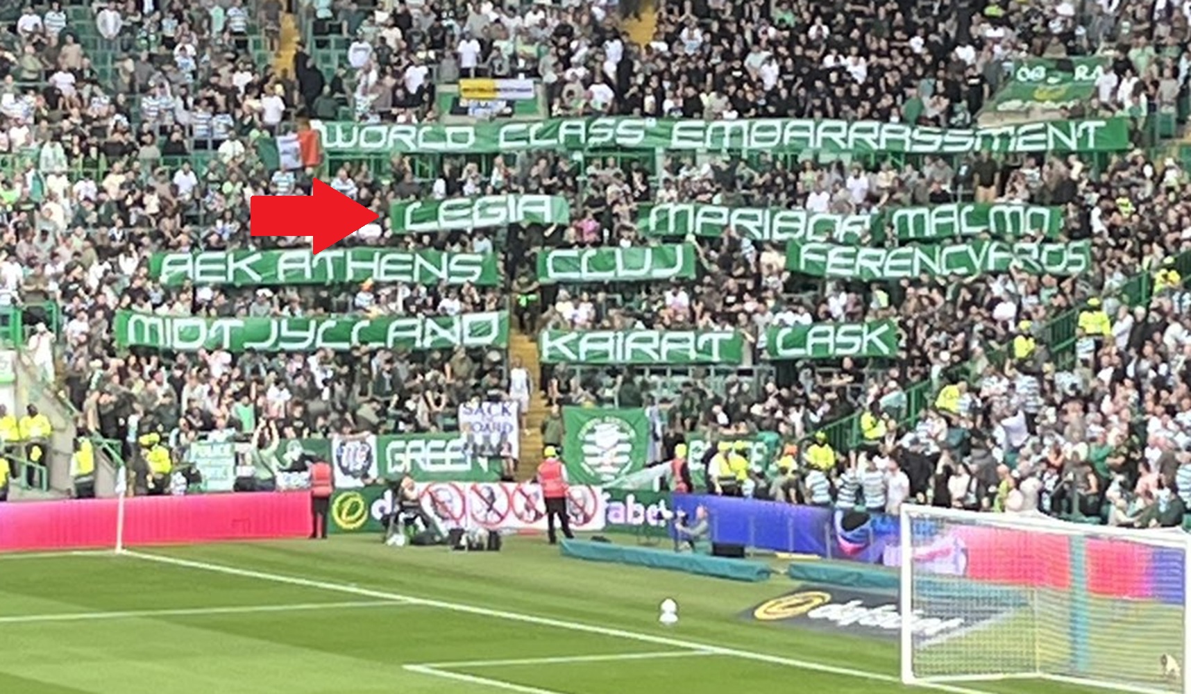 Szkoci wywiesili transparent. Piszą o... Legii