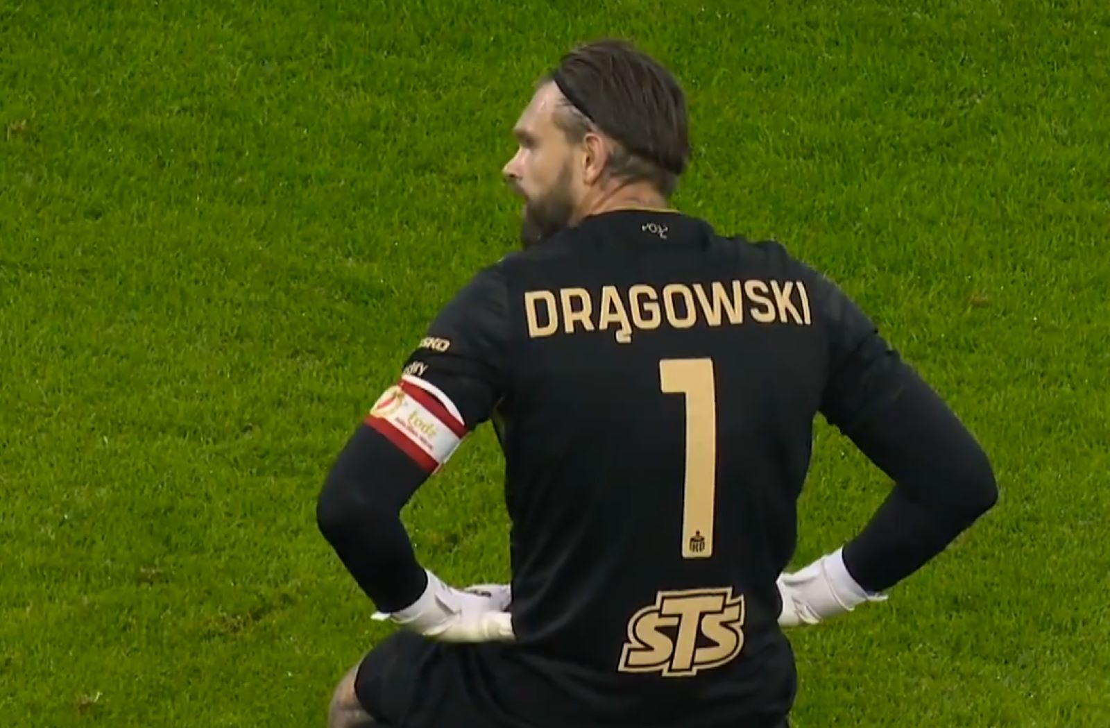 "Matko jedyna". Lawina wpisów po błędzie bramkarza Widzewa
