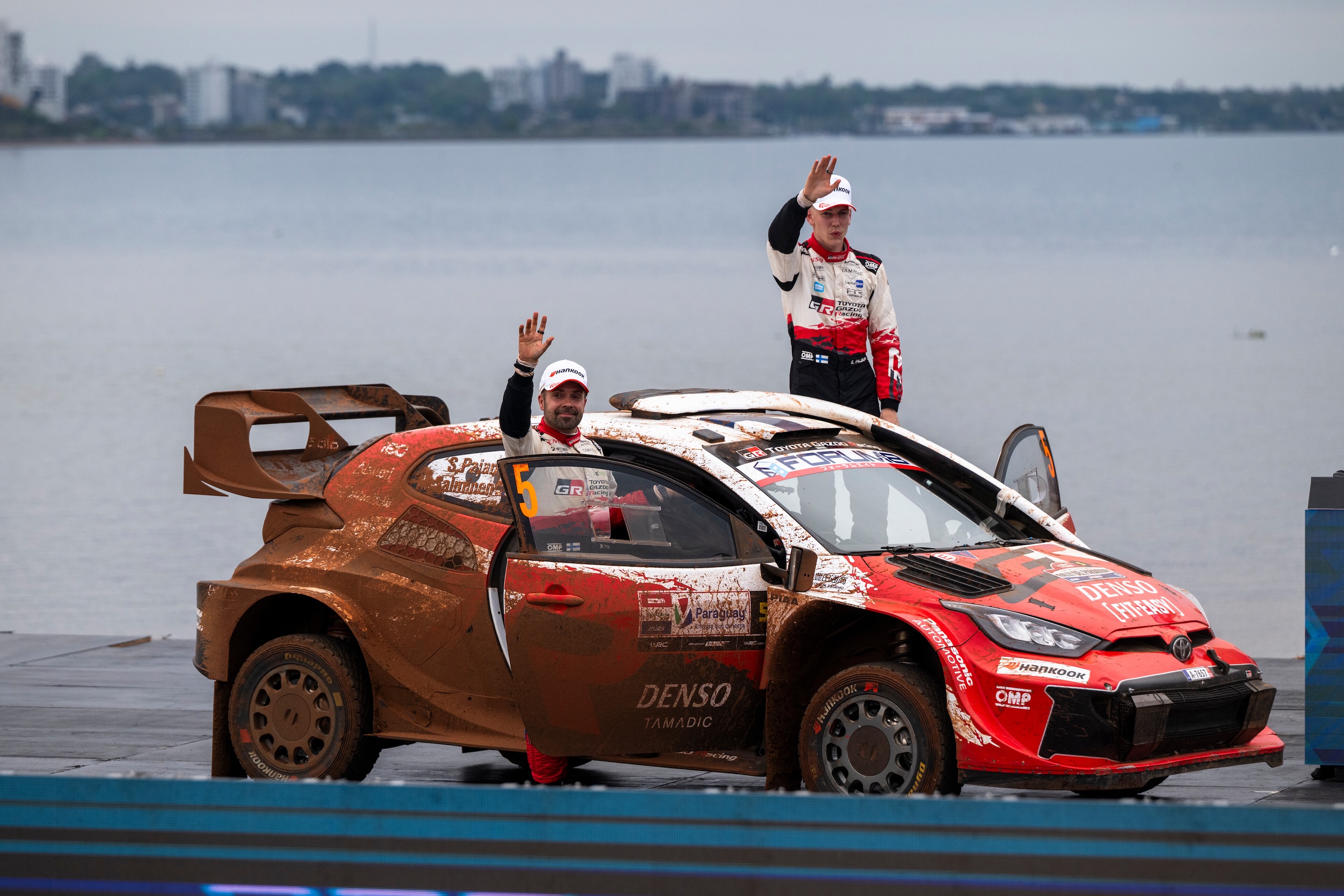 Historyczny wyczyn w WRC. Trzecie zwycięstwo z rzędu debiutanta
